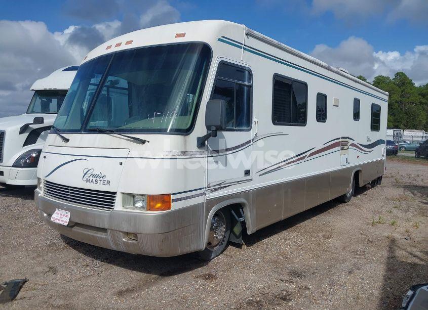 Photo 2 of 1997 Chevrolet P30 (VIN 1GBKP37J7V3316221)