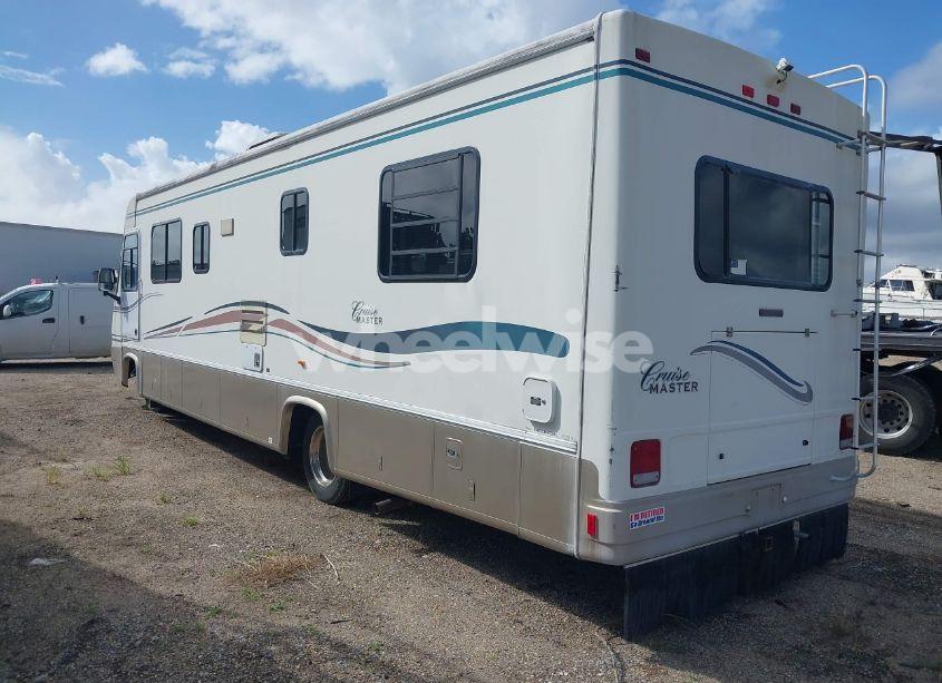 Photo 3 of 1997 Chevrolet P30 (VIN 1GBKP37J7V3316221)