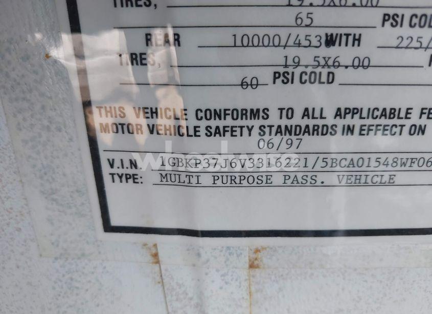 Photo 9 of 1997 Chevrolet P30 (VIN 1GBKP37J7V3316221)