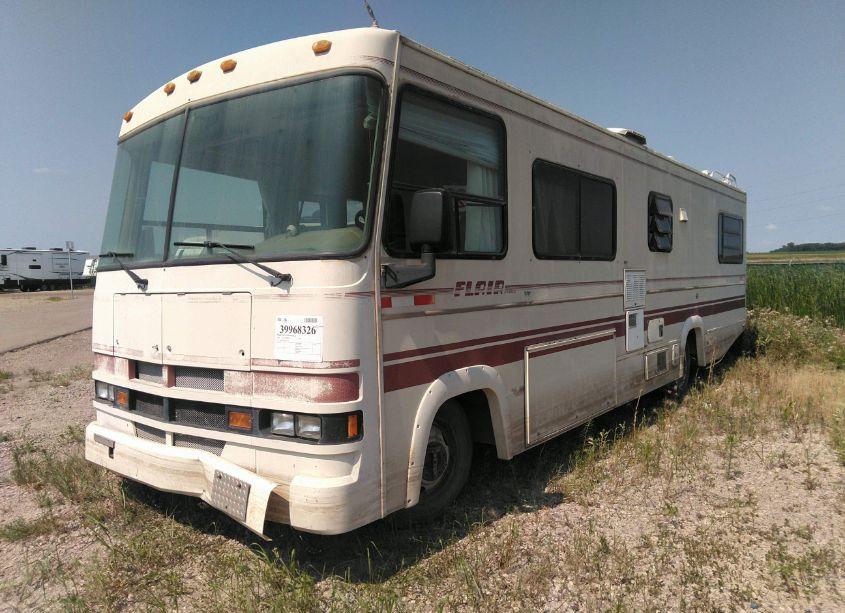 Photo 2 of 1990 Fleetwood Sp30 (VIN 1GBKP37N0L3314200)