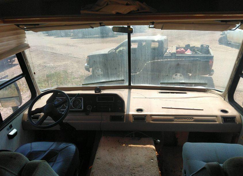 Photo 5 of 1990 Fleetwood Sp30 (VIN 1GBKP37N0L3314200)