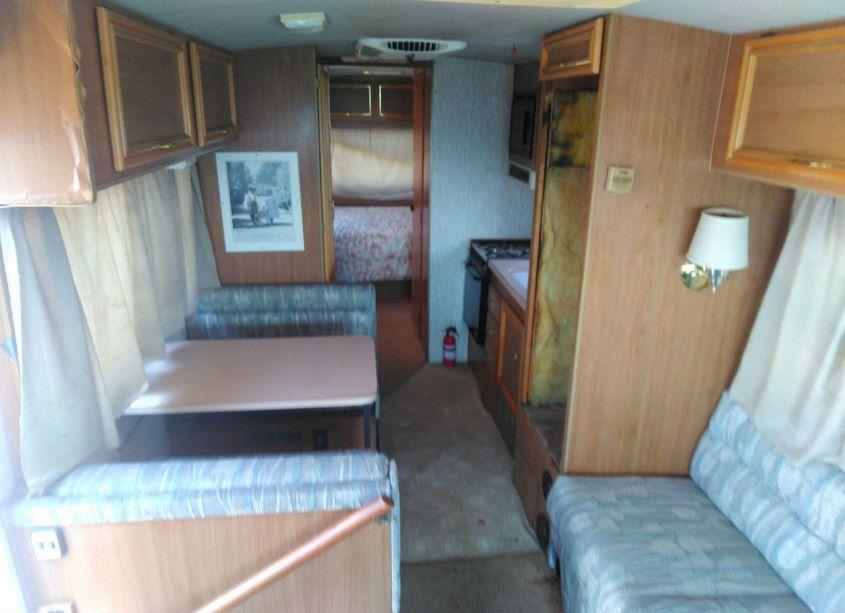 Photo 8 of 1990 Fleetwood Sp30 (VIN 1GBKP37N0L3314200)