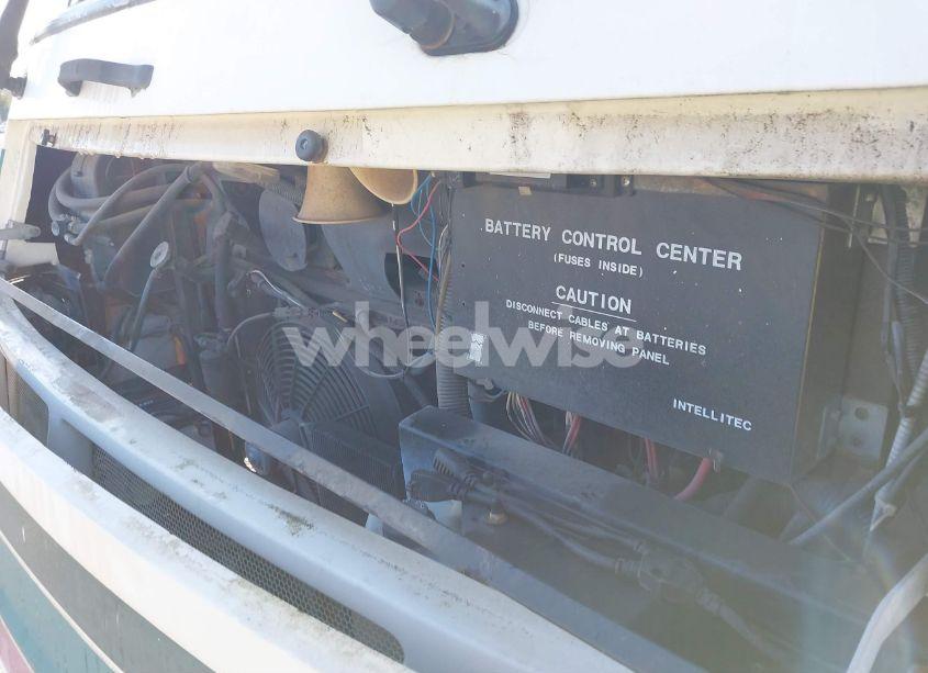 Photo 10 of 1994 Chevrolet P30 (VIN 1GBKP37N0R3325657)