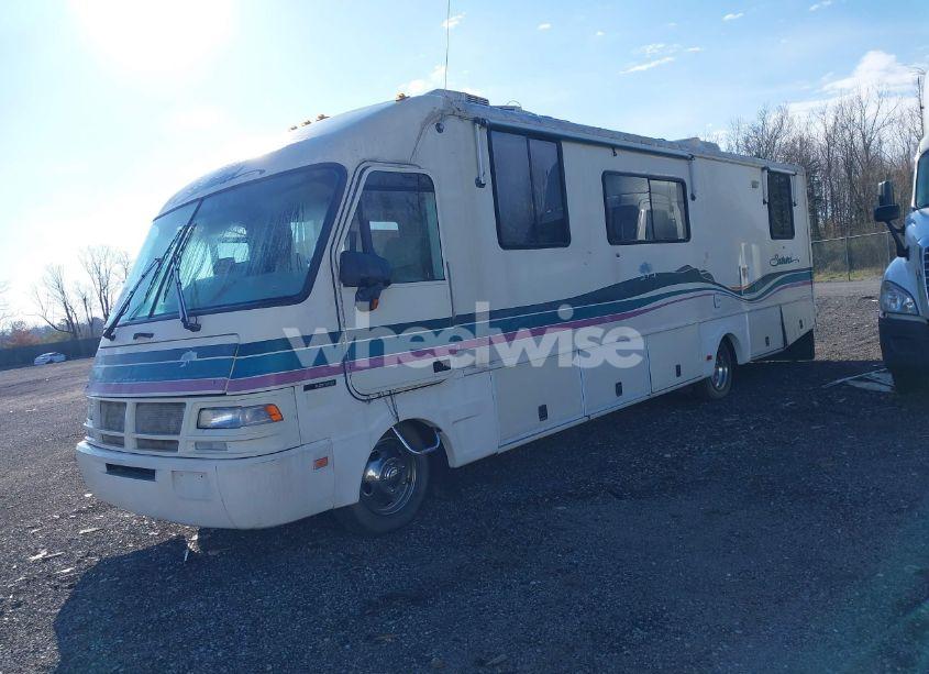 Photo 2 of 1994 Chevrolet P30 (VIN 1GBKP37N0R3325657)