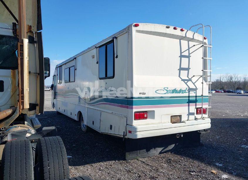 Photo 3 of 1994 Chevrolet P30 (VIN 1GBKP37N0R3325657)