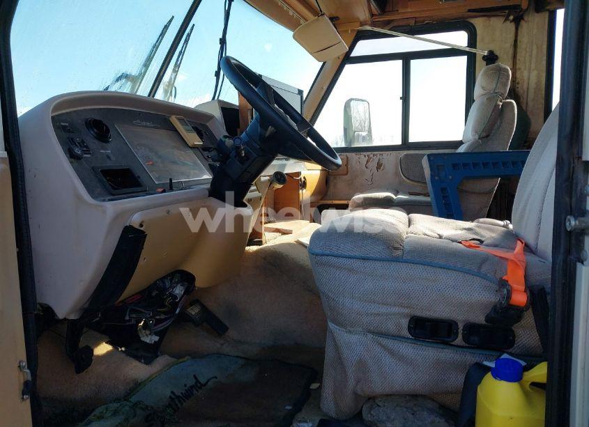 Photo 5 of 1994 Chevrolet P30 (VIN 1GBKP37N0R3325657)