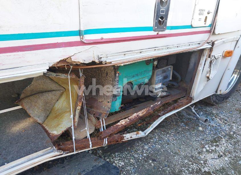 Photo 13 of 1992 Chevrolet P30 (VIN 1GBKP37N1N3322020)