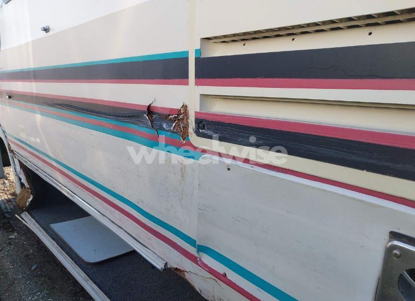 Photo 14 of 1992 Chevrolet P30 (VIN 1GBKP37N1N3322020)