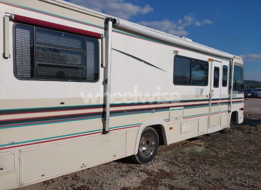 Photo 4 of 1992 Chevrolet P30 (VIN 1GBKP37N1N3322020)