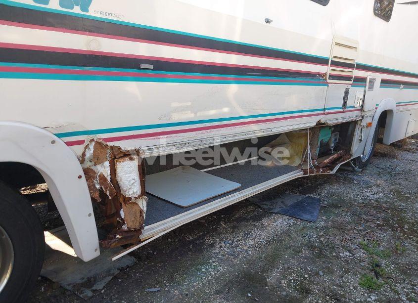 Photo 6 of 1992 Chevrolet P30 (VIN 1GBKP37N1N3322020)