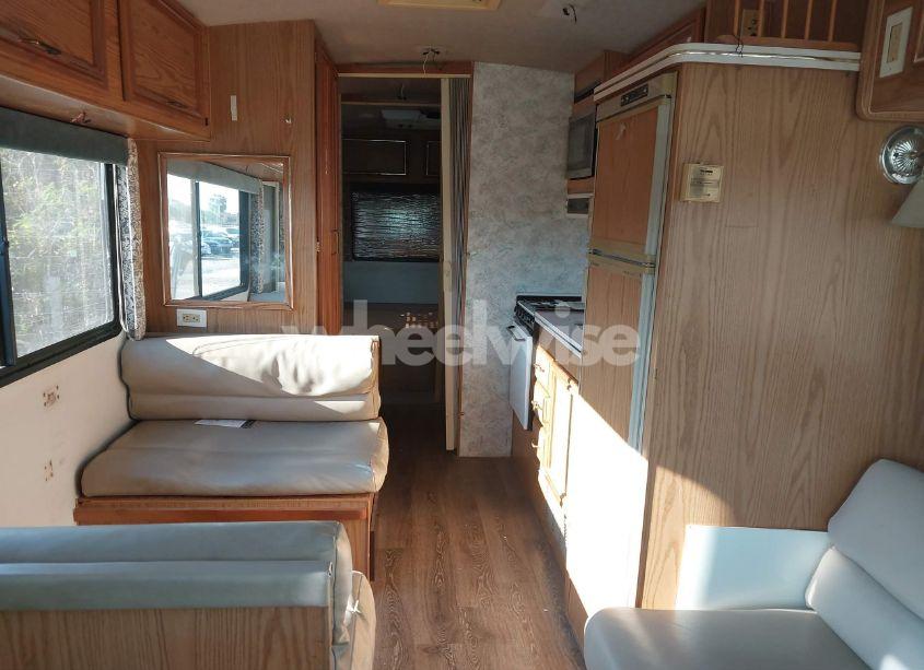 Photo 8 of 1992 Chevrolet P30 (VIN 1GBKP37N1N3322020)