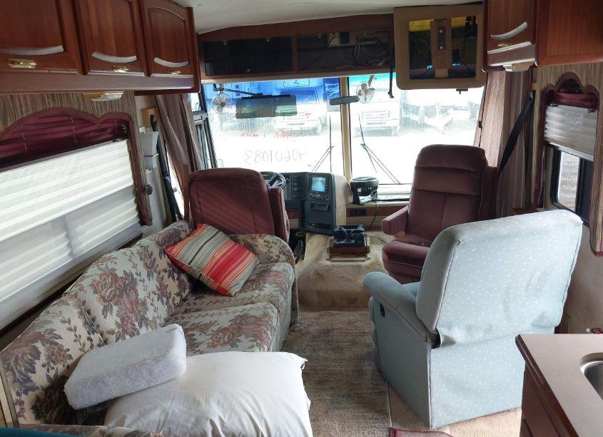 Photo 5 of 1994 Chevrolet P30 (VIN 1GBKP37N4R3310529)