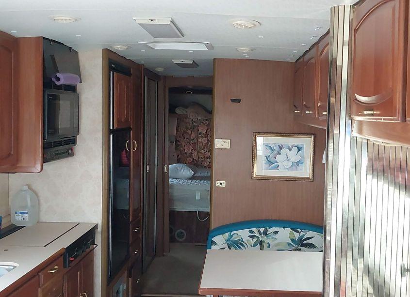 Photo 8 of 1994 Chevrolet P30 (VIN 1GBKP37N4R3310529)