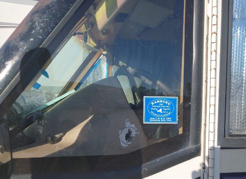 Photo 7 of 1992 Chevrolet P30 (VIN 1GBKP37N7N3314424)