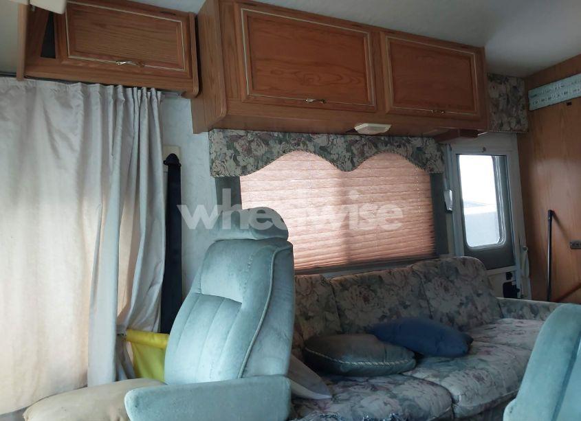 Photo 8 of 1997 Chevrolet P30 (VIN 1GBKP37N7V3301575)