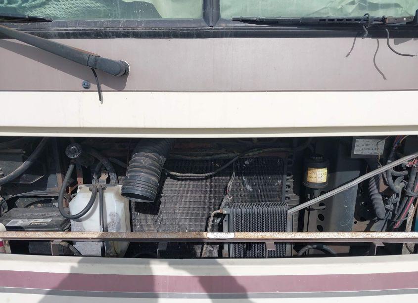 Photo 10 of 1995 Chevrolet P30 (VIN 1GBKP37N9S3320382)