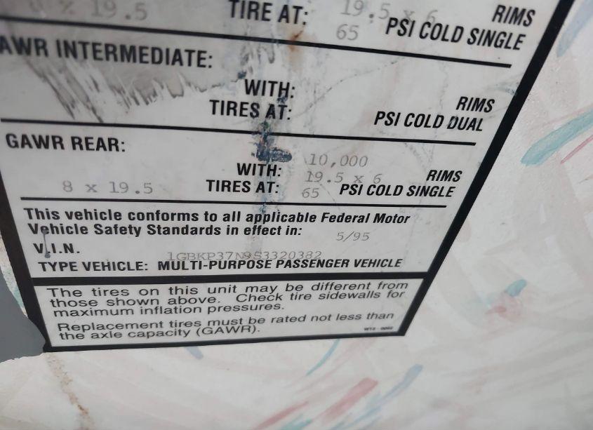 Photo 9 of 1995 Chevrolet P30 (VIN 1GBKP37N9S3320382)