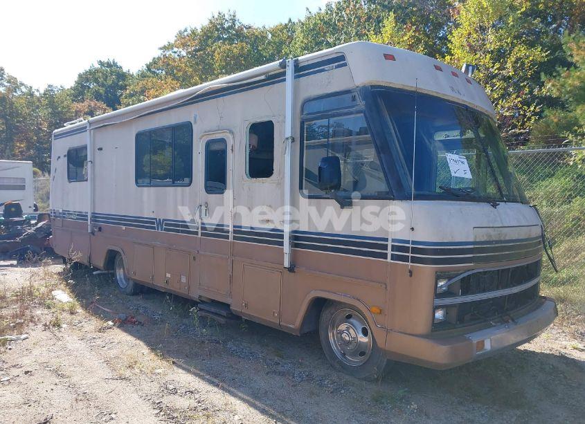 1988 Chevrolet P30 (VIN 1GBKP37W2J3300840) main photo