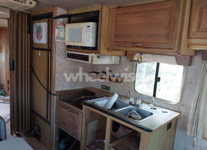 Photo 13 of 1988 Chevrolet P30 (VIN 1GBKP37W2J3300840)