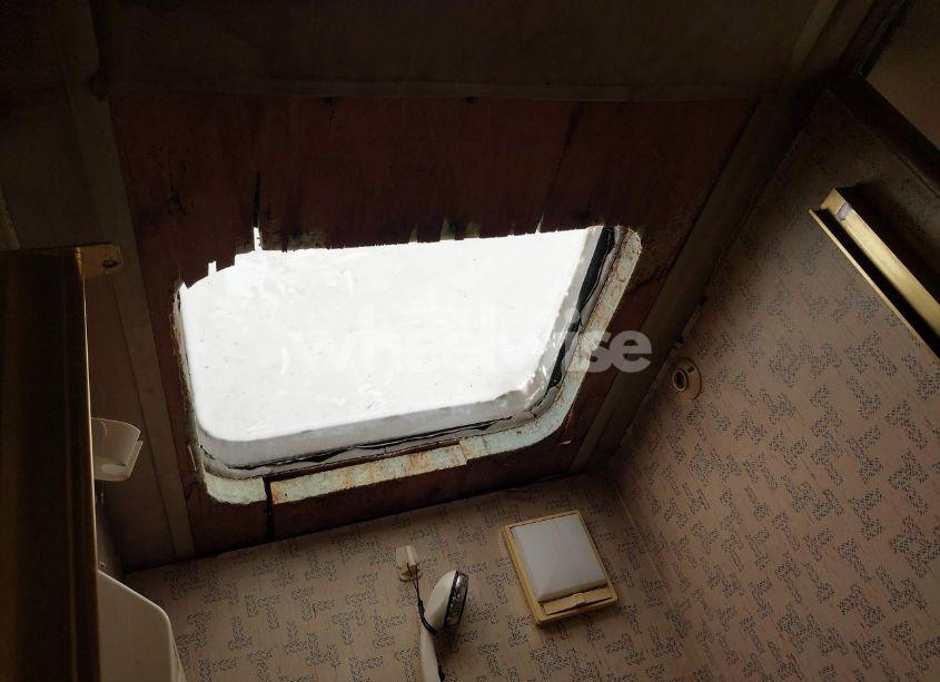 Photo 15 of 1988 Chevrolet P30 (VIN 1GBKP37W2J3300840)