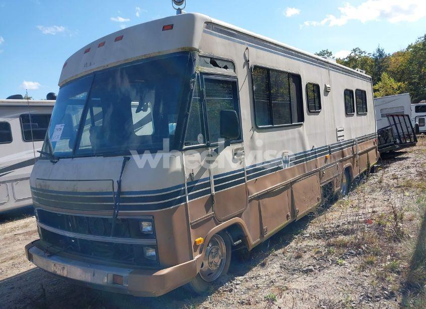 Photo 2 of 1988 Chevrolet P30 (VIN 1GBKP37W2J3300840)