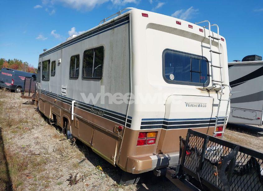 Photo 3 of 1988 Chevrolet P30 (VIN 1GBKP37W2J3300840)