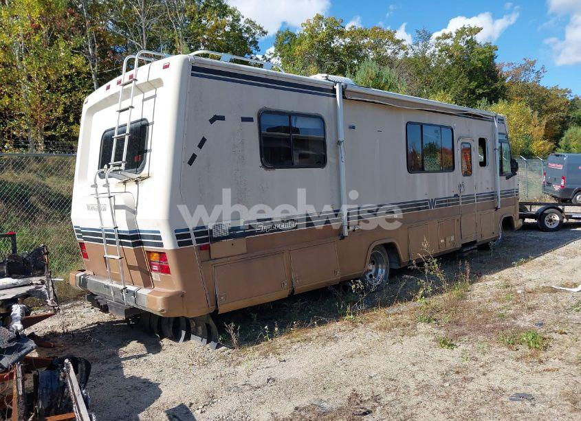 Photo 4 of 1988 Chevrolet P30 (VIN 1GBKP37W2J3300840)