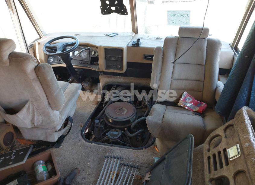 Photo 5 of 1988 Chevrolet P30 (VIN 1GBKP37W2J3300840)