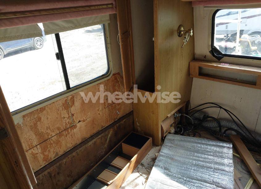 Photo 6 of 1988 Chevrolet P30 (VIN 1GBKP37W2J3300840)