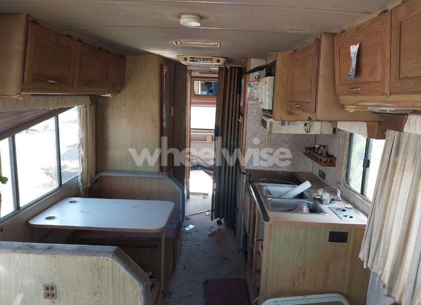 Photo 8 of 1988 Chevrolet P30 (VIN 1GBKP37W2J3300840)