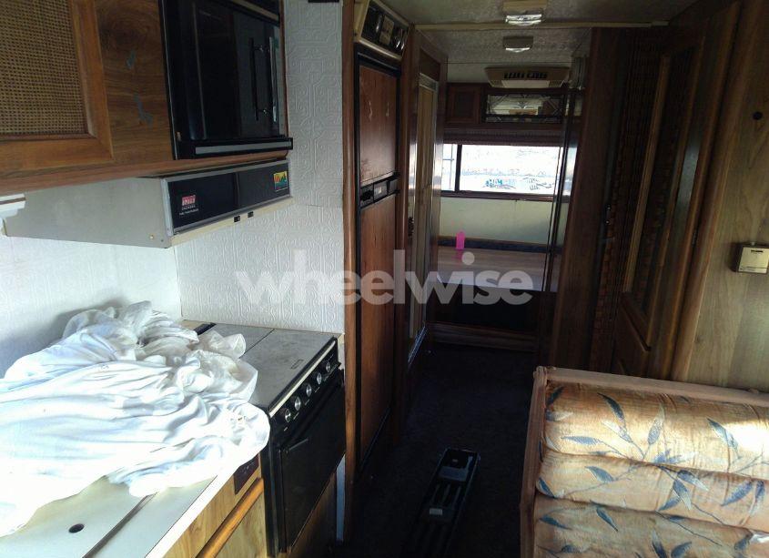 Photo 12 of 1985 Chevrolet P30 (VIN 1GBKP37W6F3303683)