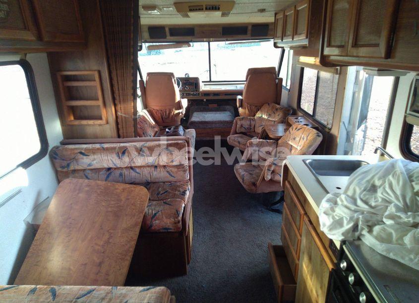 Photo 17 of 1985 Chevrolet P30 (VIN 1GBKP37W6F3303683)