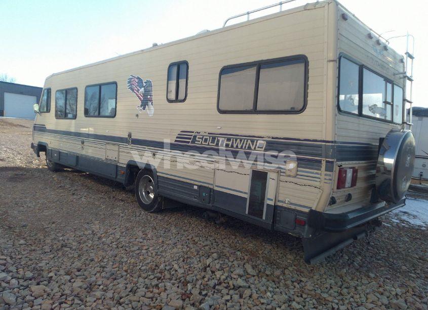 Photo 3 of 1985 Chevrolet P30 (VIN 1GBKP37W6F3303683)