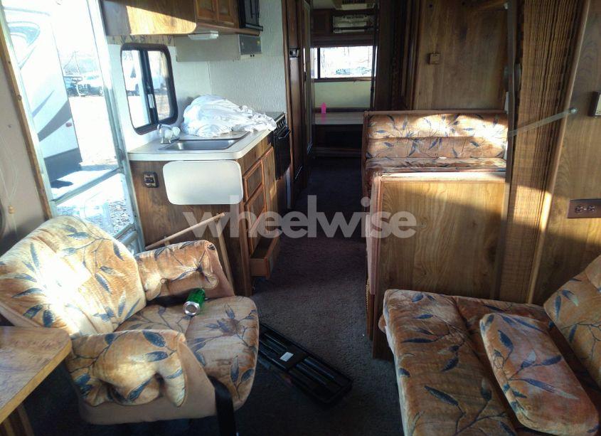 Photo 5 of 1985 Chevrolet P30 (VIN 1GBKP37W6F3303683)