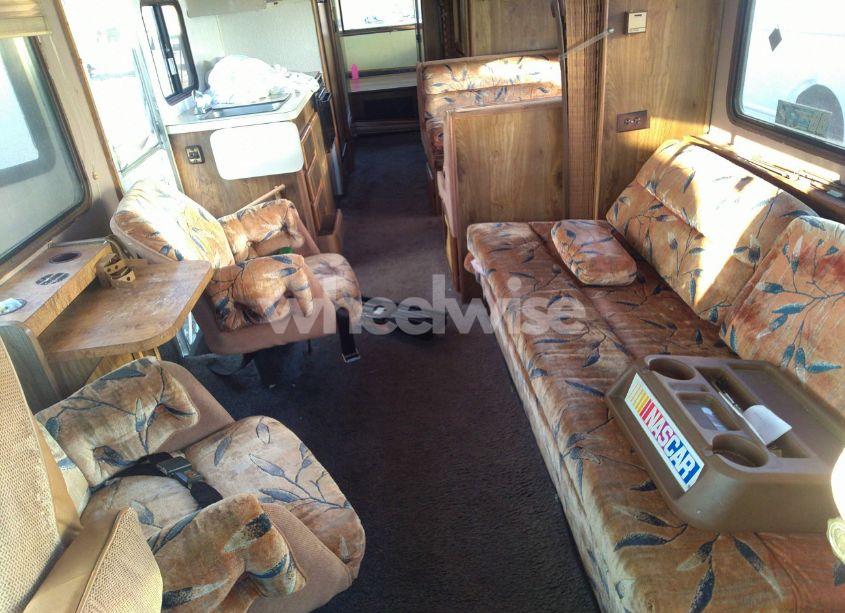 Photo 8 of 1985 Chevrolet P30 (VIN 1GBKP37W6F3303683)