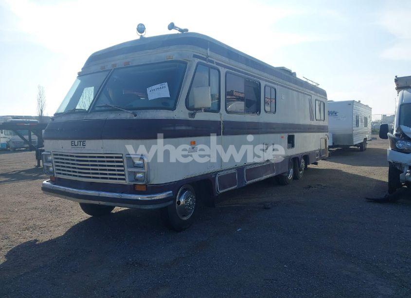 Photo 2 of 1986 Chevrolet P30 (VIN 1GBKP37W8F3320162)