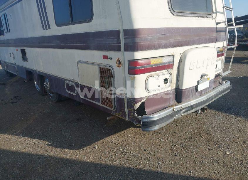 Photo 6 of 1986 Chevrolet P30 (VIN 1GBKP37W8F3320162)