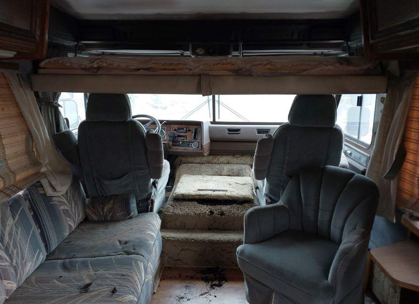 Photo 5 of 1985 Chevrolet P30 (VIN 1GBKP37WXF3337447)