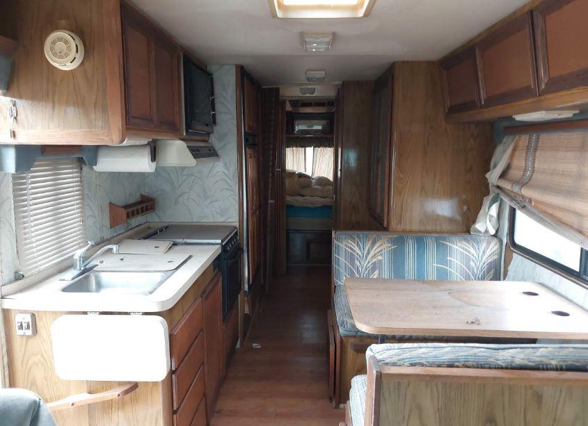 Photo 8 of 1985 Chevrolet P30 (VIN 1GBKP37WXF3337447)