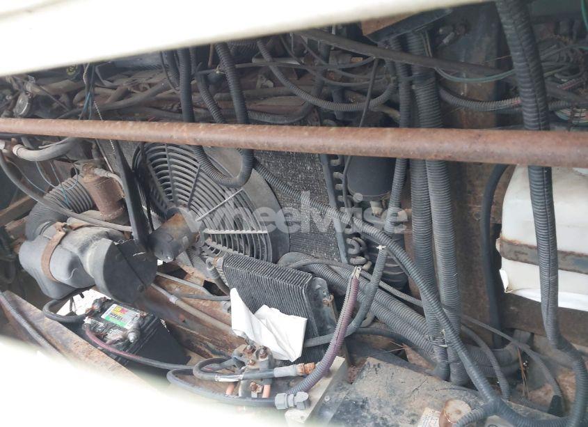 Photo 10 of 1998 Chevrolet P30 (VIN 1GBLP37J0W3306748)