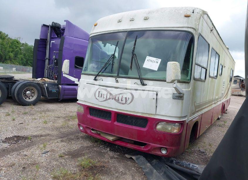 Photo 2 of 1998 Chevrolet P30 (VIN 1GBLP37J0W3306748)