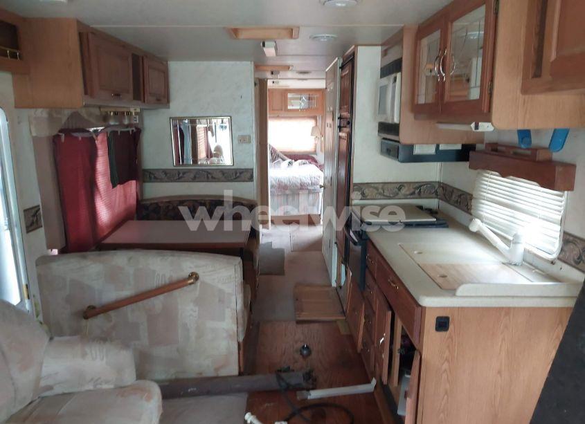 Photo 5 of 1998 Chevrolet P30 (VIN 1GBLP37J0W3306748)