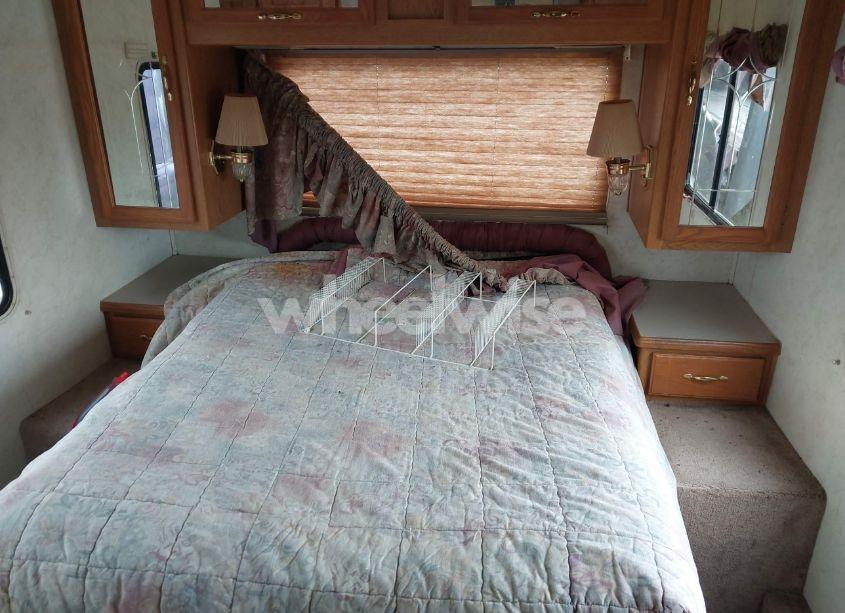 Photo 6 of 1998 Chevrolet P30 (VIN 1GBLP37J0W3306748)