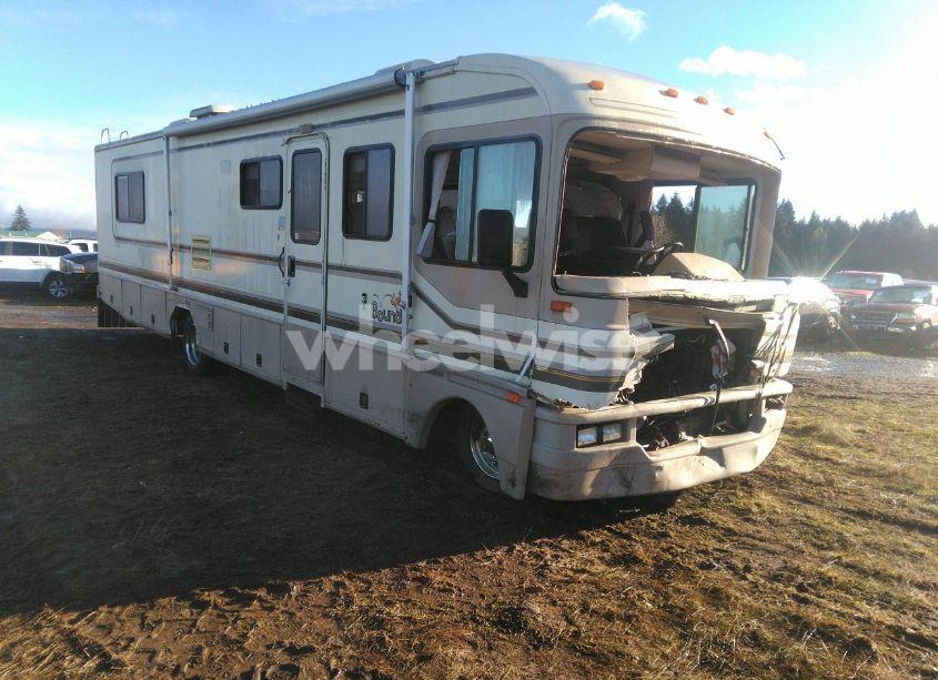 1996 Chevrolet P30 (VIN 1GBLP37J1T3303904) main photo