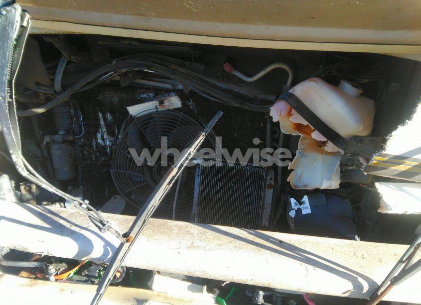 Photo 10 of 1996 Chevrolet P30 (VIN 1GBLP37J1T3303904)