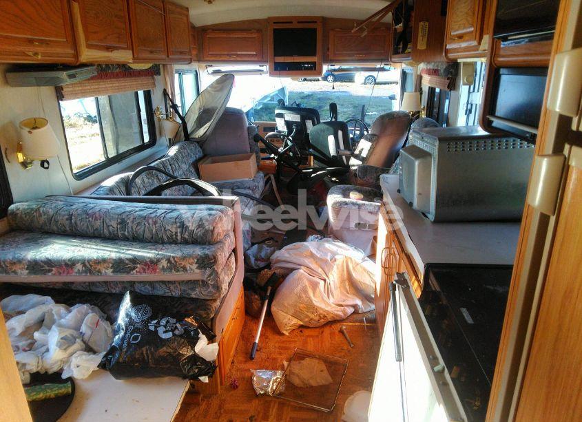 Photo 15 of 1996 Chevrolet P30 (VIN 1GBLP37J1T3303904)