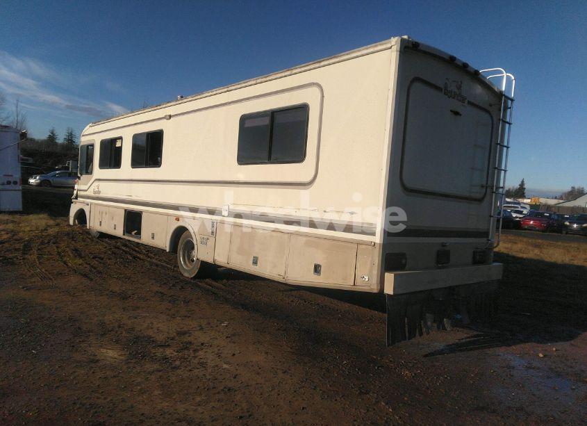 Photo 3 of 1996 Chevrolet P30 (VIN 1GBLP37J1T3303904)