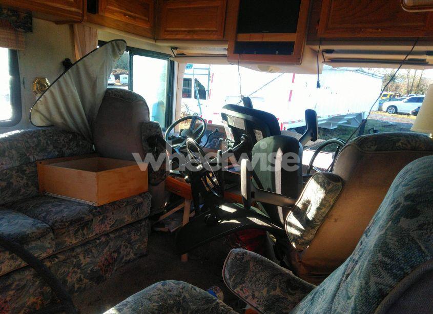 Photo 5 of 1996 Chevrolet P30 (VIN 1GBLP37J1T3303904)