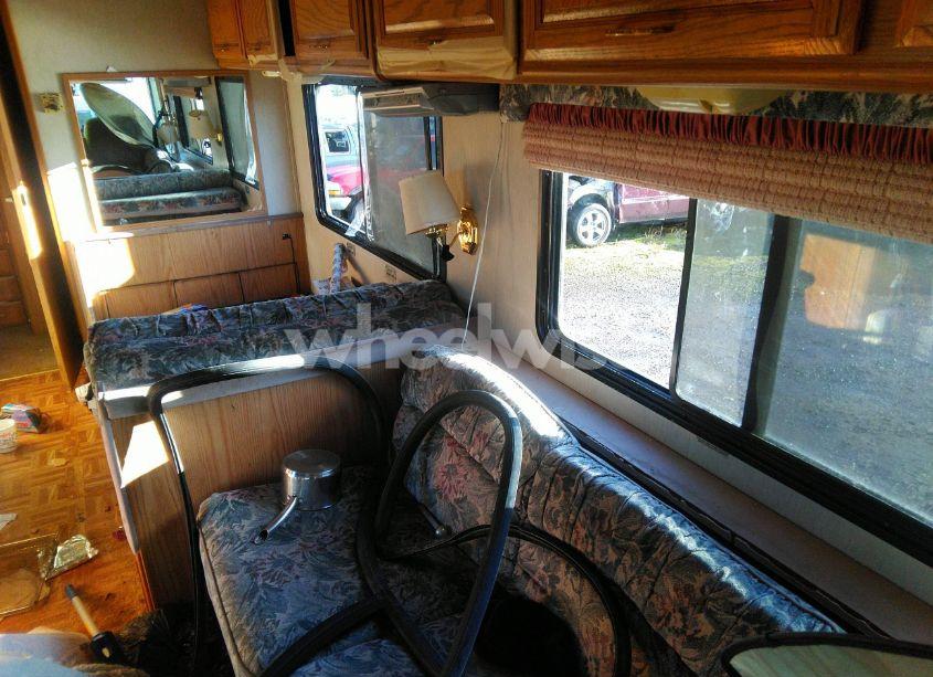 Photo 8 of 1996 Chevrolet P30 (VIN 1GBLP37J1T3303904)