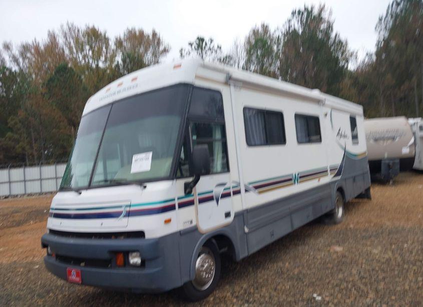 Photo 2 of 1997 Chevrolet P30 (VIN 1GBLP37J2V3305955)